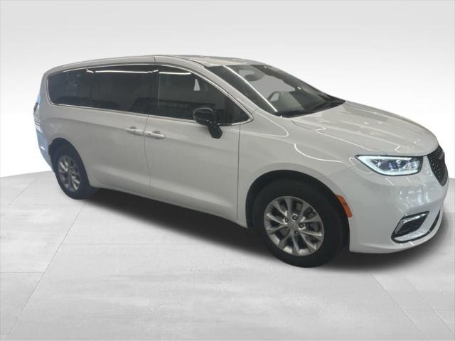 new 2025 Chrysler Pacifica car, priced at $47,440