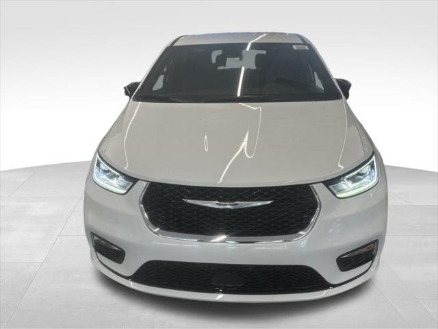new 2025 Chrysler Pacifica car, priced at $47,440