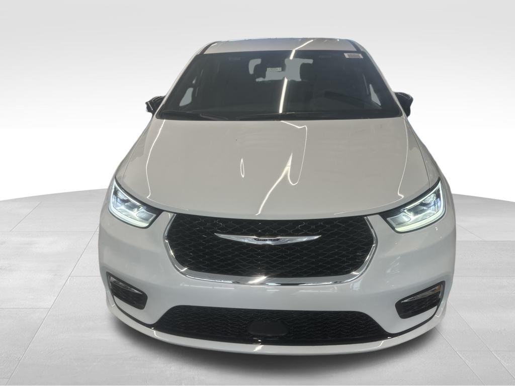 new 2025 Chrysler Pacifica car, priced at $47,440