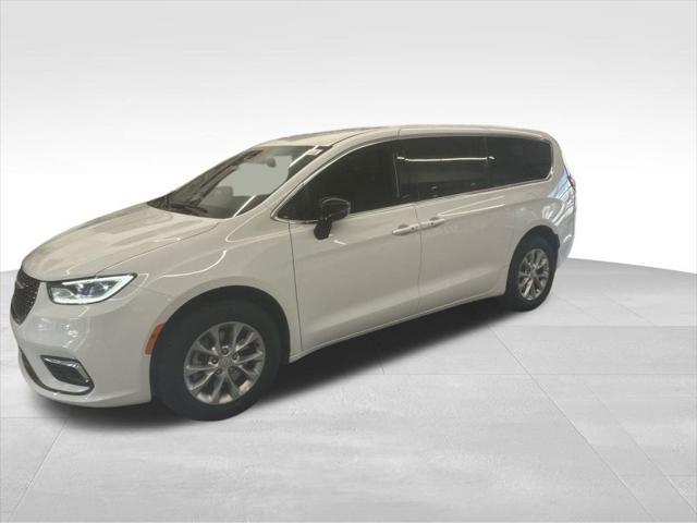 new 2025 Chrysler Pacifica car, priced at $47,440