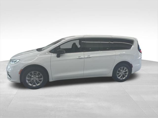new 2025 Chrysler Pacifica car, priced at $47,440
