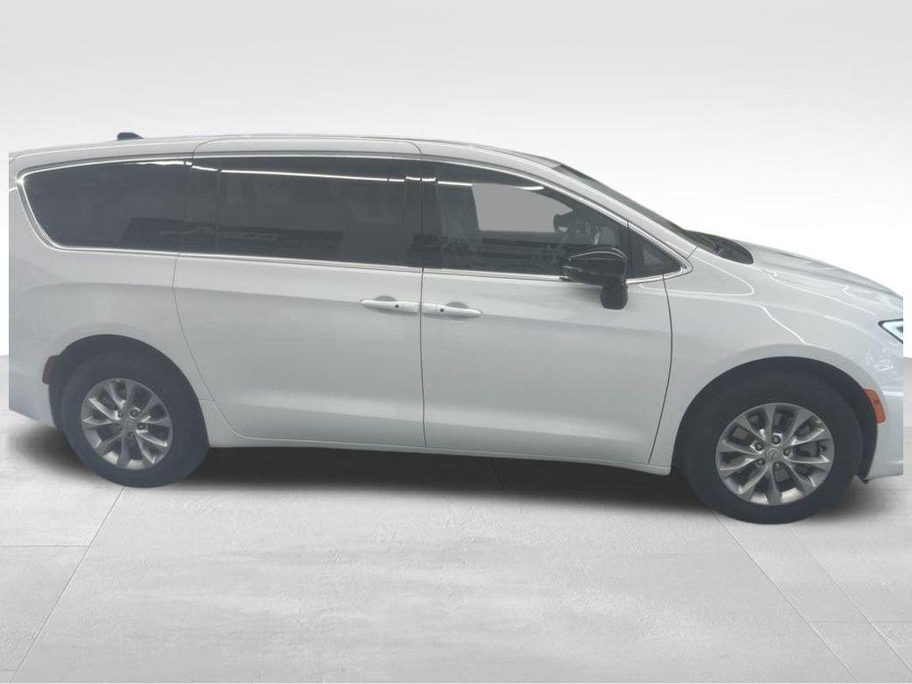 new 2025 Chrysler Pacifica car, priced at $47,440