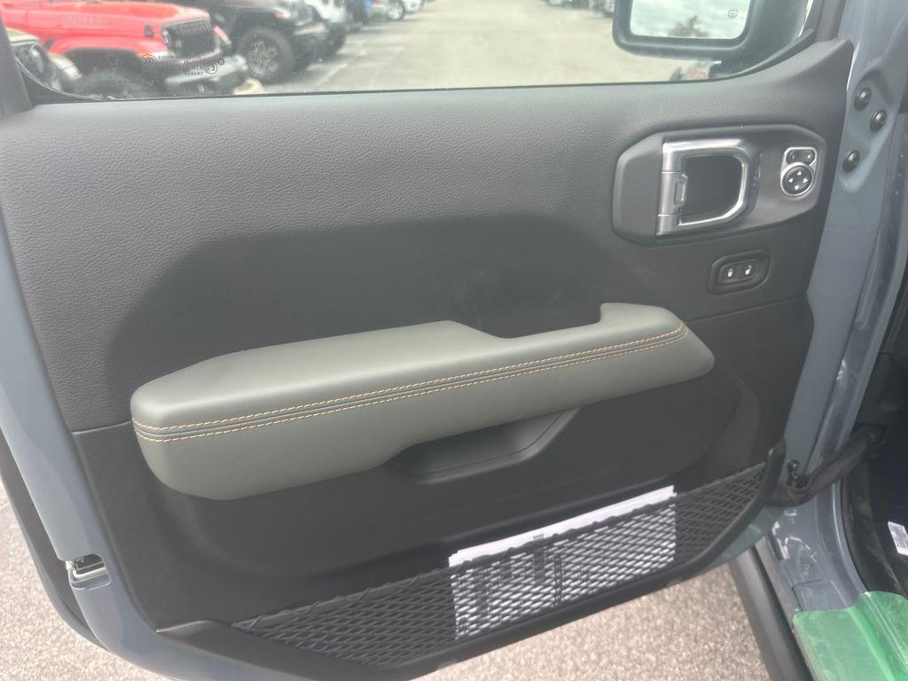 new 2025 Jeep Gladiator car, priced at $64,140