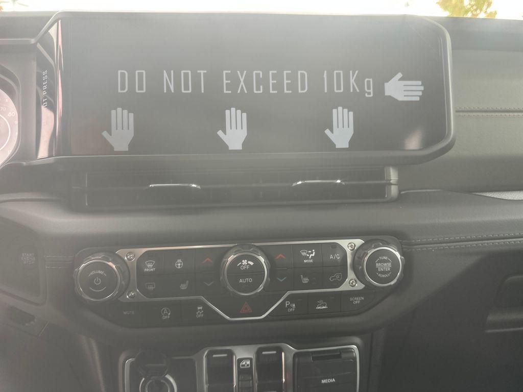 new 2025 Jeep Gladiator car, priced at $64,140