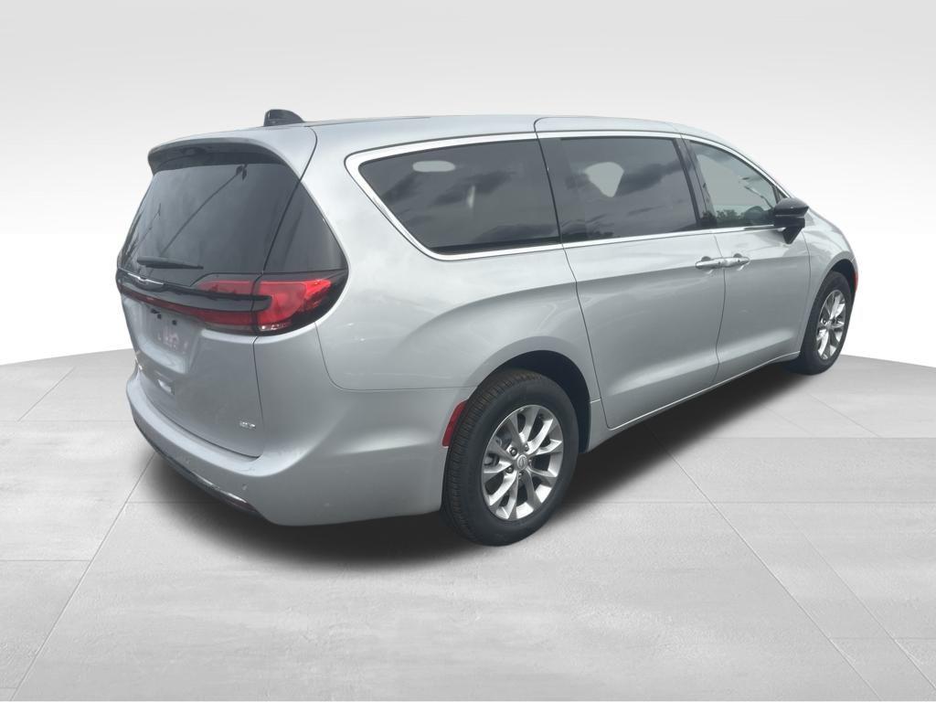 new 2026 Chrysler Pacifica car, priced at $54,725