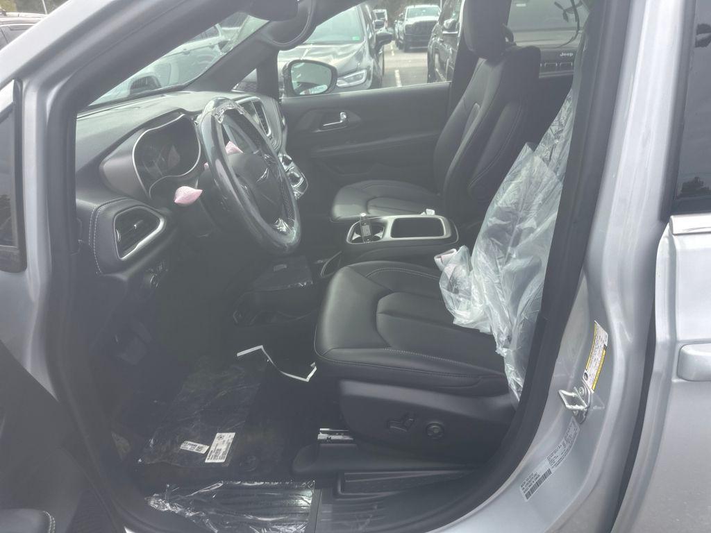 new 2026 Chrysler Pacifica car, priced at $54,725