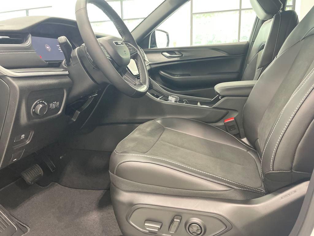 new 2025 Jeep Grand Cherokee L car