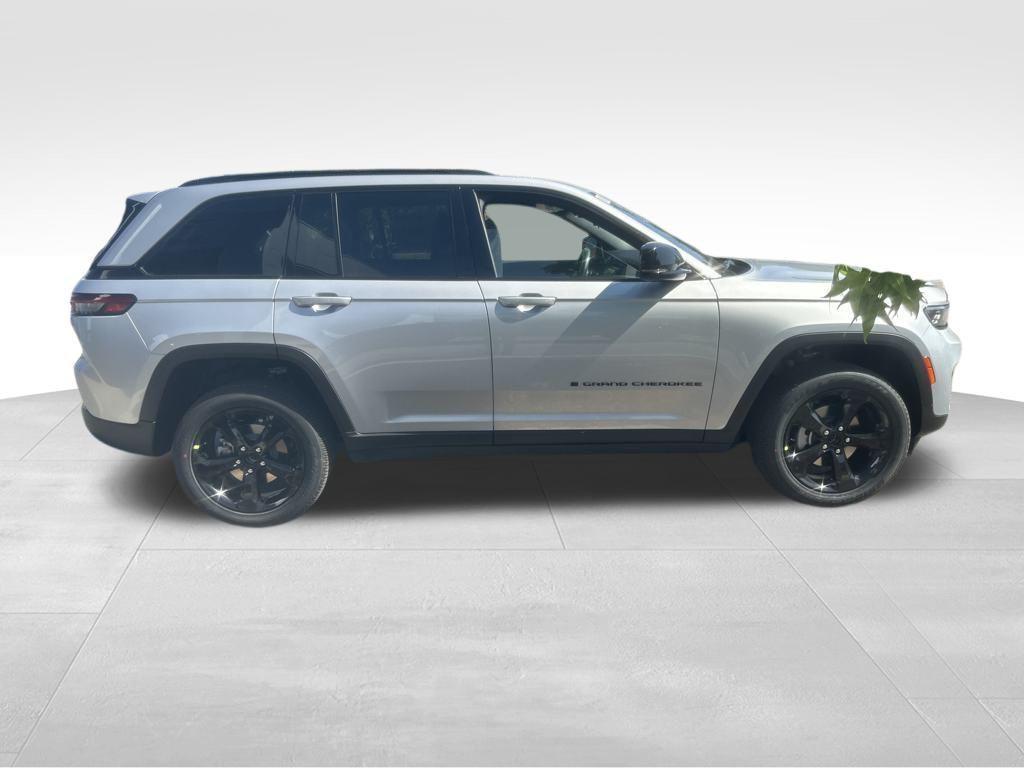 new 2025 Jeep Grand Cherokee car, priced at $48,375