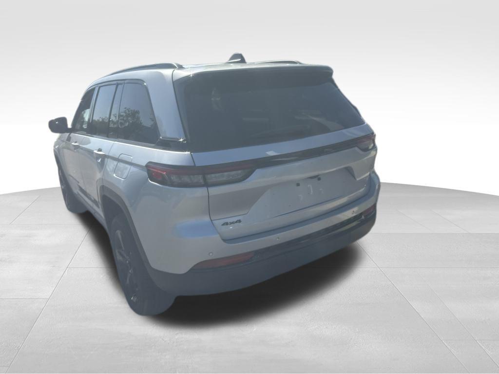 new 2025 Jeep Grand Cherokee car, priced at $48,375