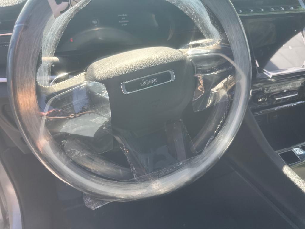 new 2025 Jeep Grand Cherokee car, priced at $48,375