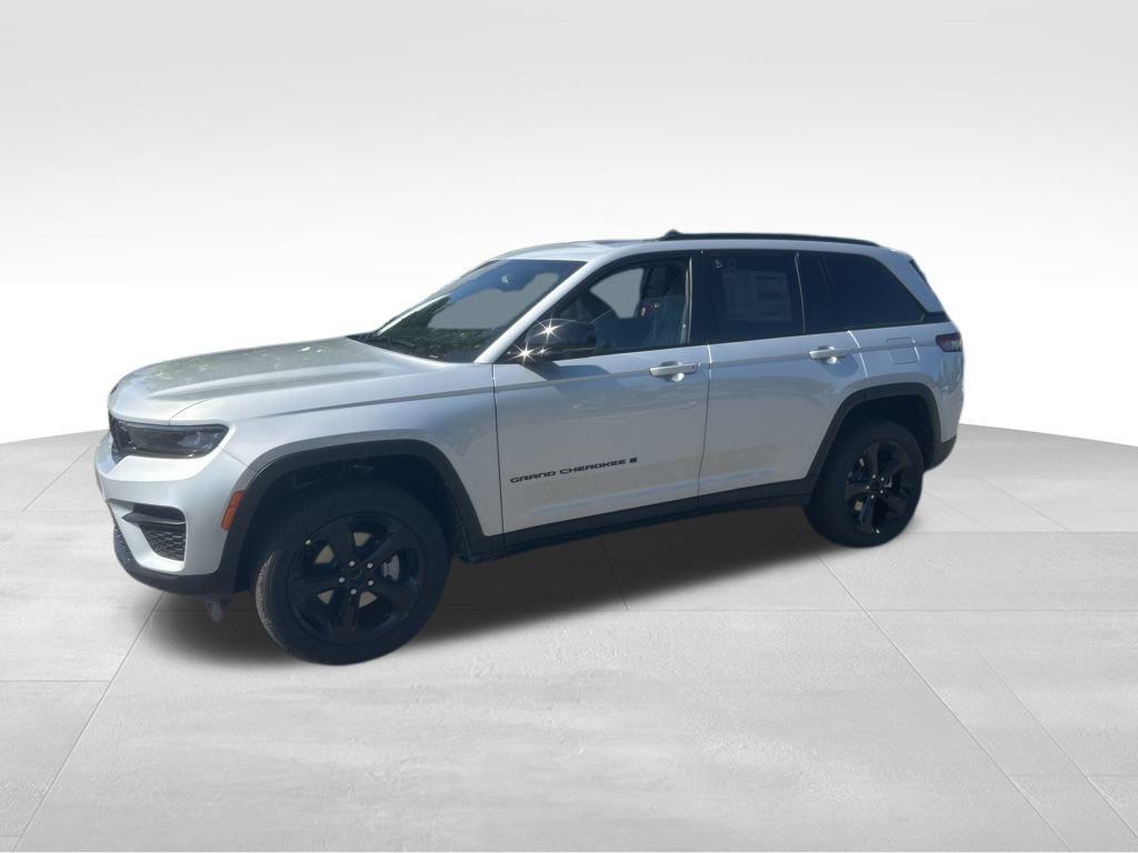 new 2025 Jeep Grand Cherokee car, priced at $48,375