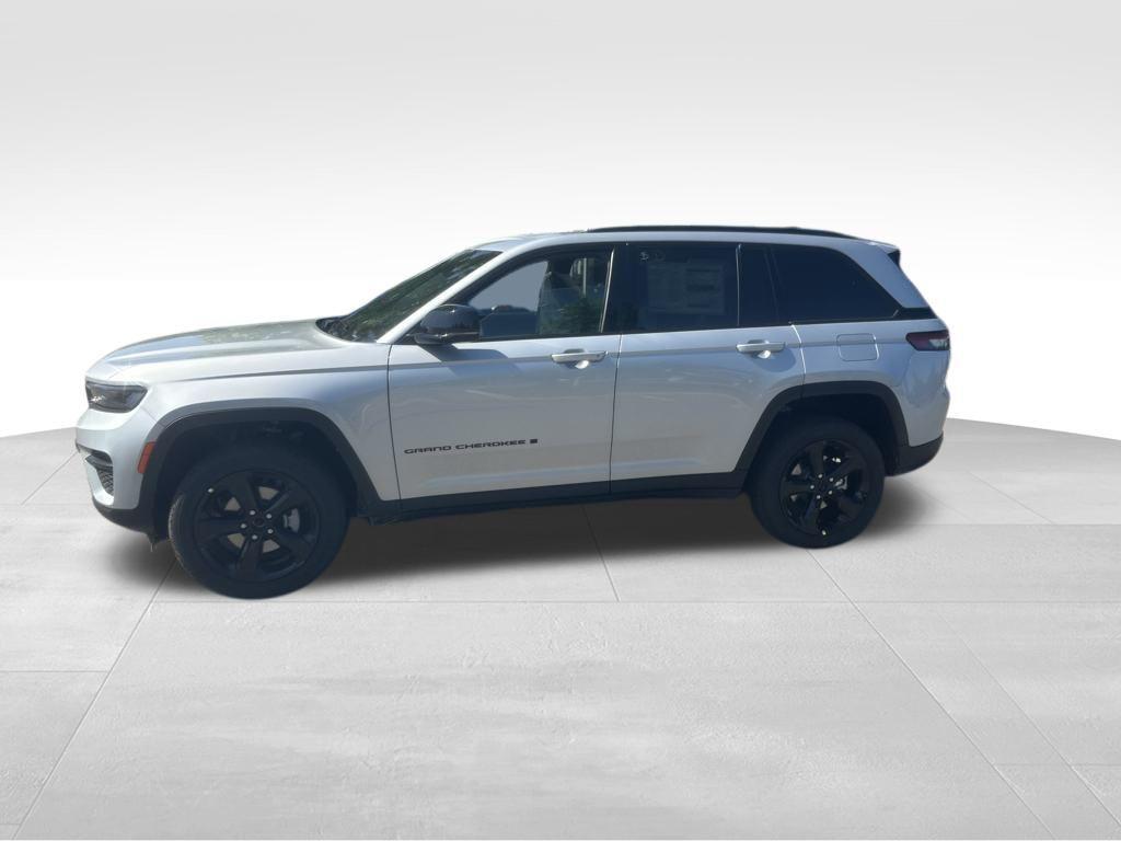 new 2025 Jeep Grand Cherokee car, priced at $48,375