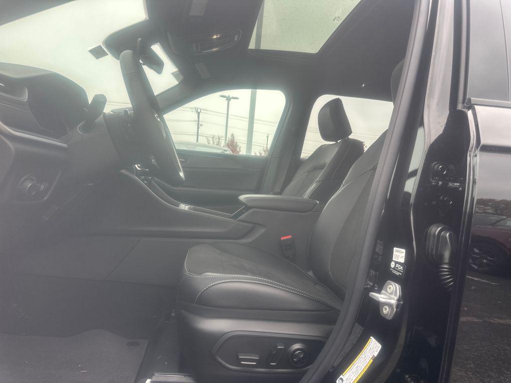 new 2025 Jeep Grand Cherokee car, priced at $48,375