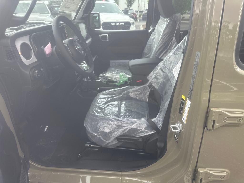 new 2025 Jeep Gladiator car, priced at $50,940