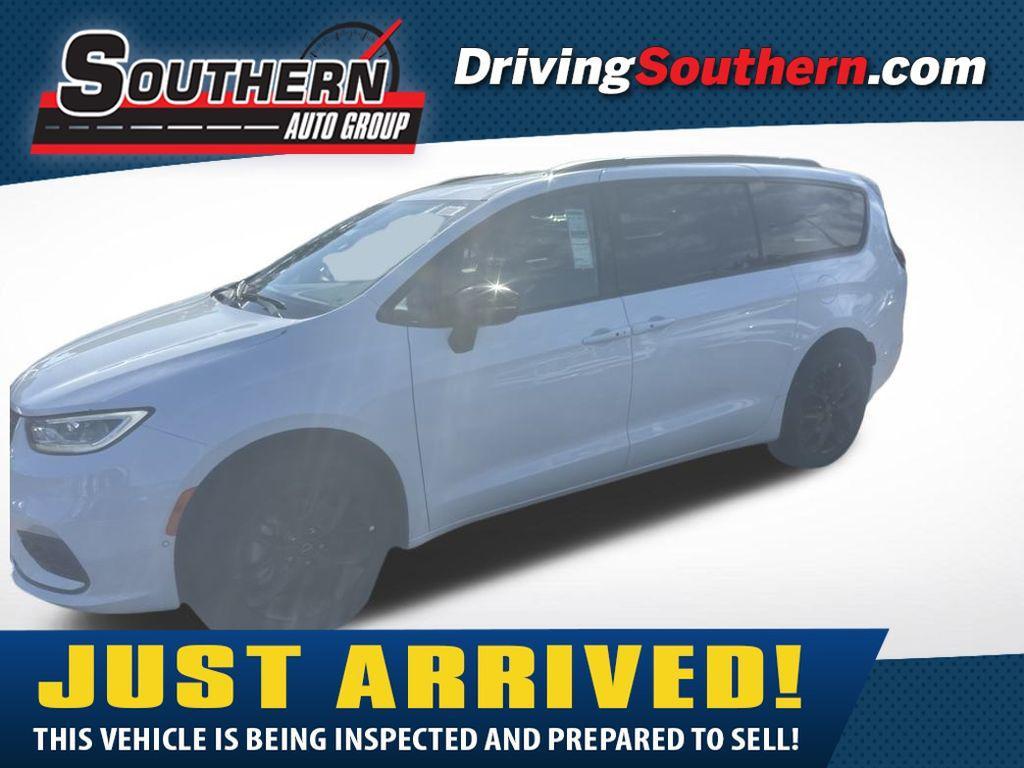 new 2026 Chrysler Pacifica car, priced at $57,260