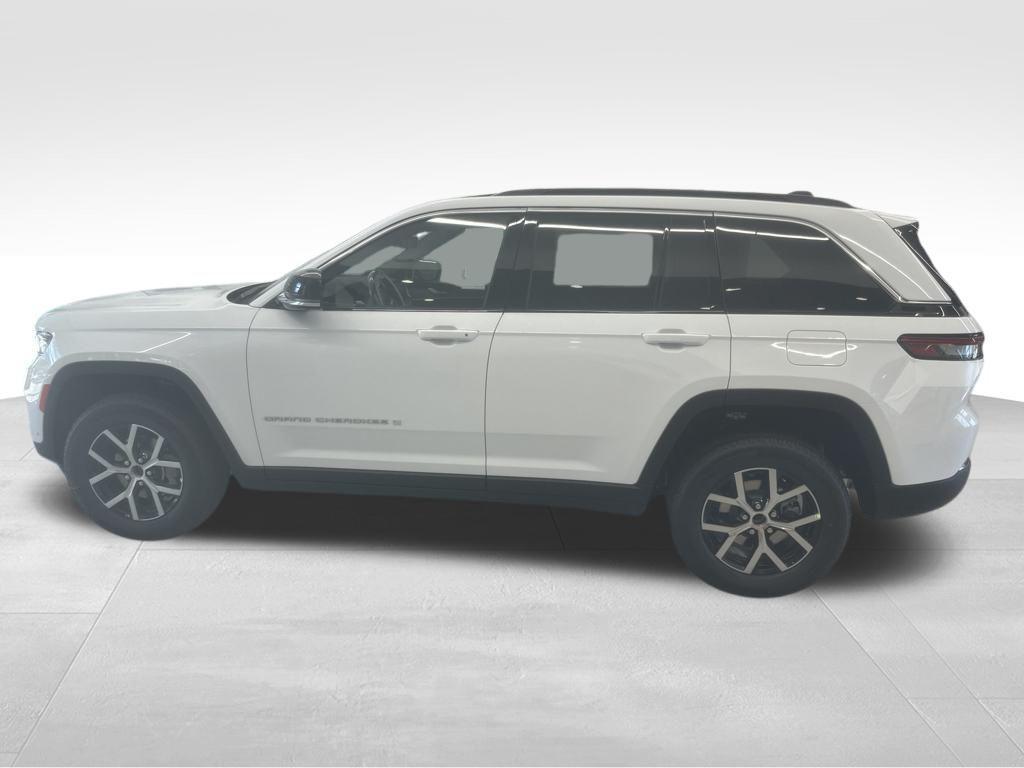 new 2025 Jeep Grand Cherokee car, priced at $52,340