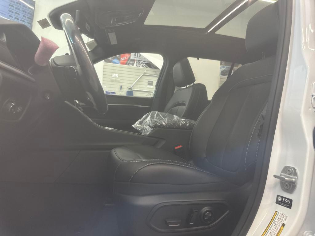 new 2025 Jeep Grand Cherokee car, priced at $52,340