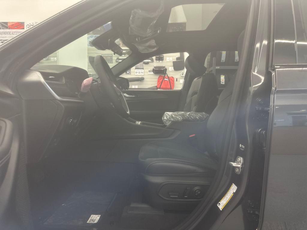 new 2025 Jeep Grand Cherokee car, priced at $49,370