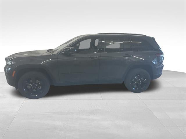 new 2025 Jeep Grand Cherokee car, priced at $49,370