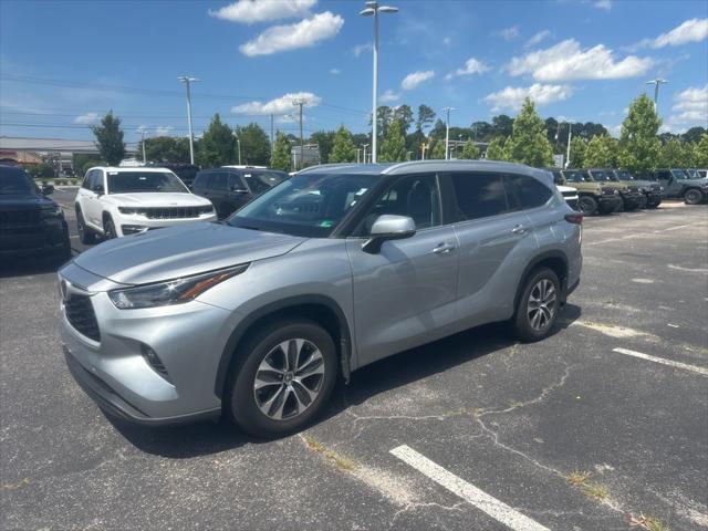 used 2023 Toyota Highlander car, priced at $34,595