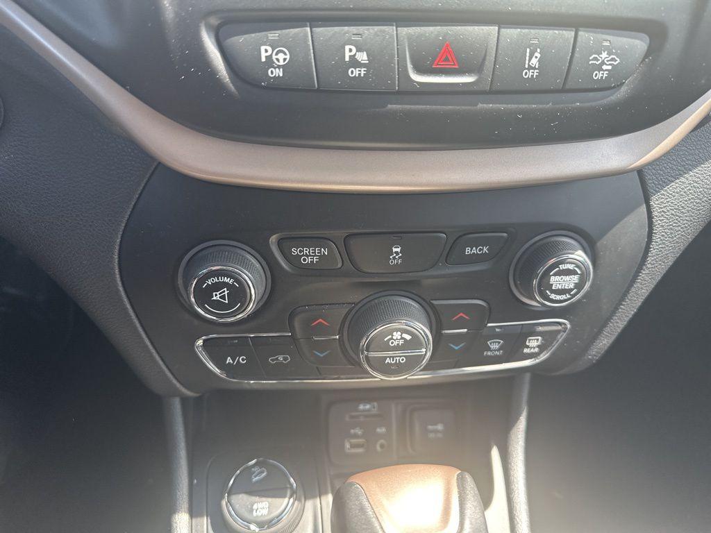 used 2018 Jeep Cherokee car, priced at $18,995