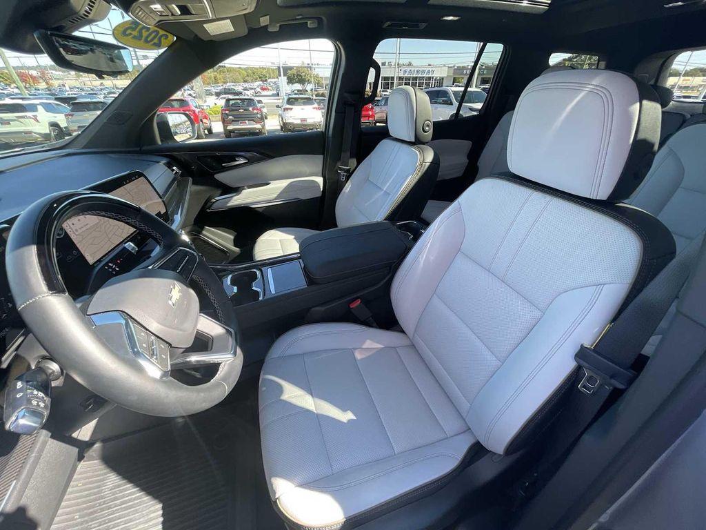 used 2025 Chevrolet Traverse car, priced at $54,990