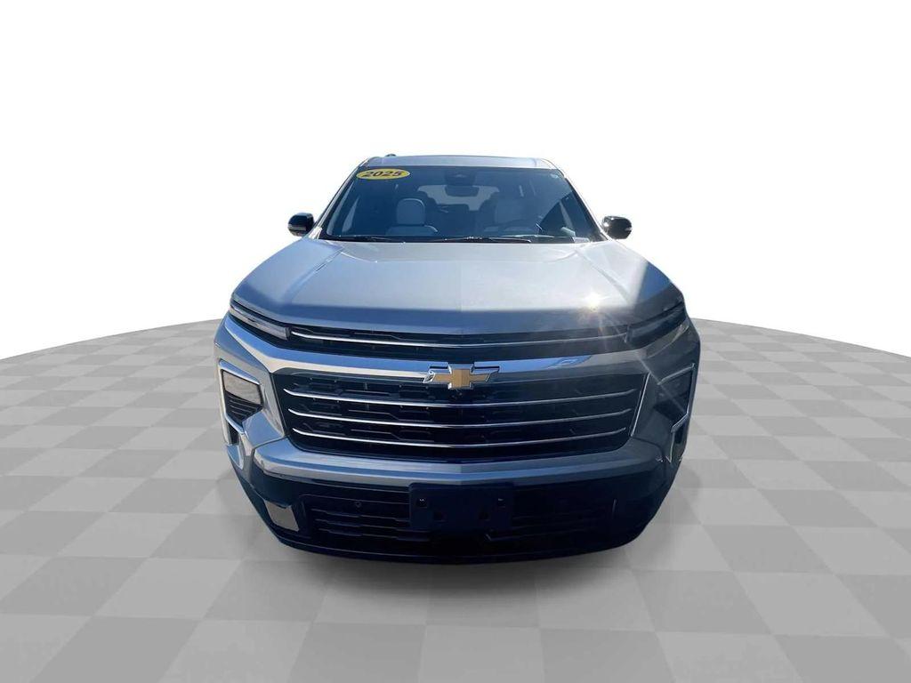 used 2025 Chevrolet Traverse car, priced at $54,990