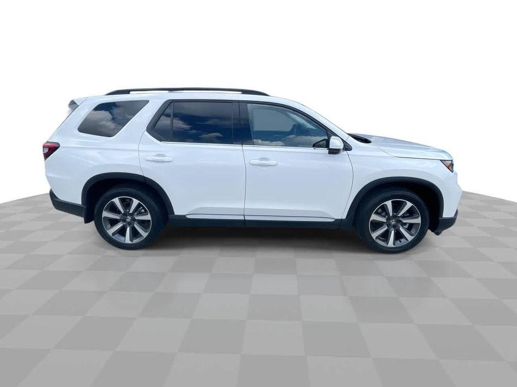 used 2025 Honda Pilot car, priced at $49,990