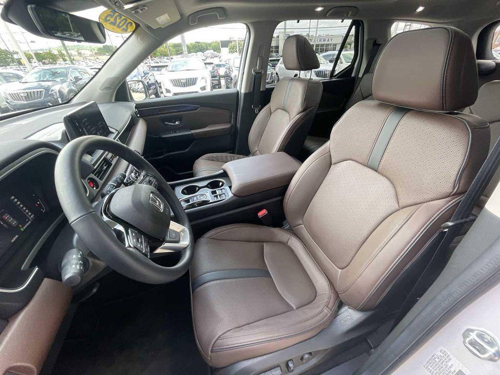 used 2025 Honda Pilot car, priced at $49,990