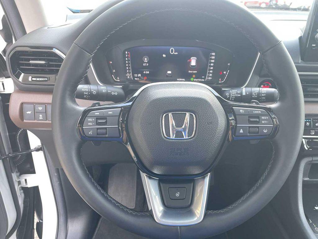 used 2025 Honda Pilot car, priced at $49,990