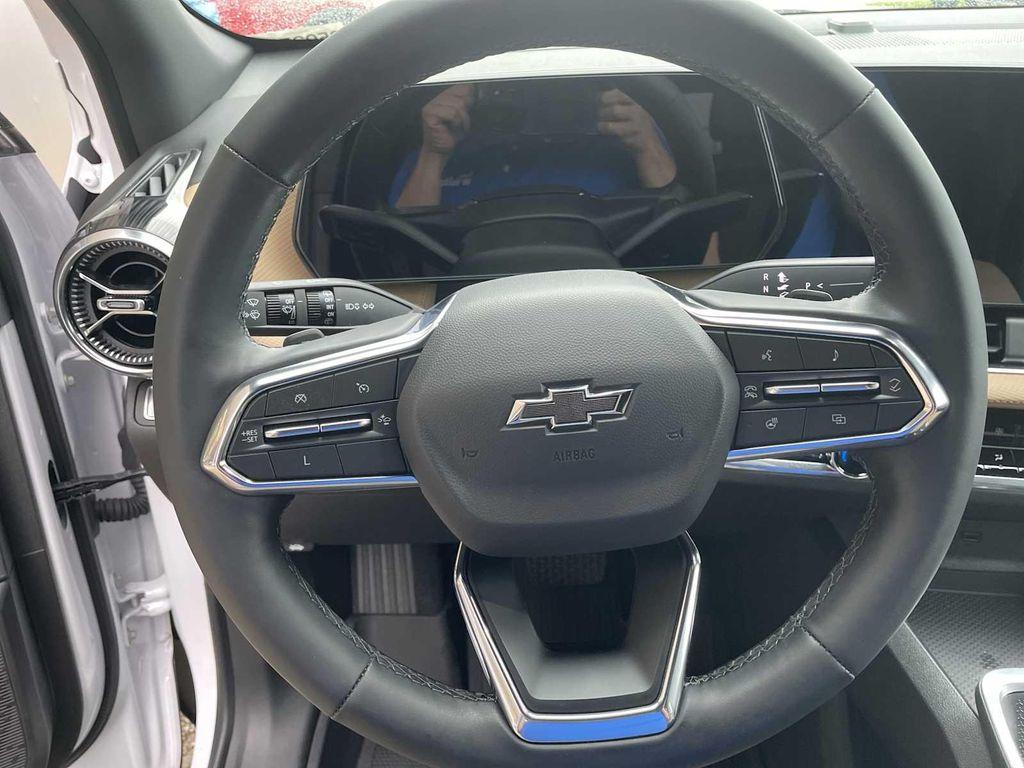 used 2025 Chevrolet Equinox car, priced at $32,990