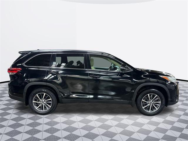 used 2019 Toyota Highlander car, priced at $31,200