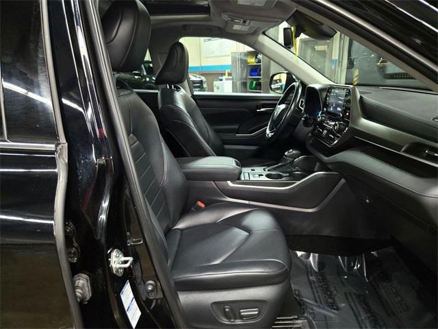 used 2021 Toyota Highlander Hybrid car, priced at $36,677