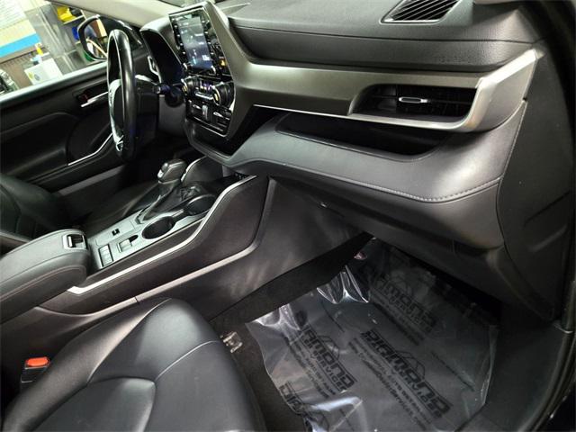 used 2021 Toyota Highlander Hybrid car, priced at $36,677