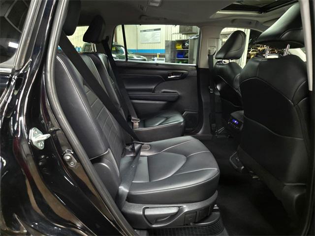 used 2021 Toyota Highlander Hybrid car, priced at $36,677