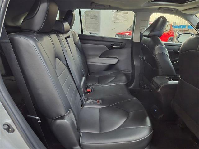 used 2022 Toyota Highlander car, priced at $37,400