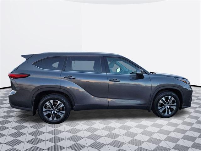 used 2021 Toyota Highlander car, priced at $33,000