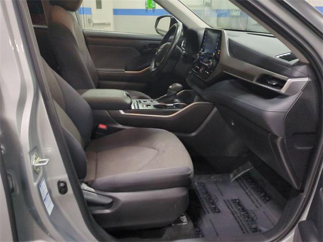 used 2022 Toyota Highlander car, priced at $31,900