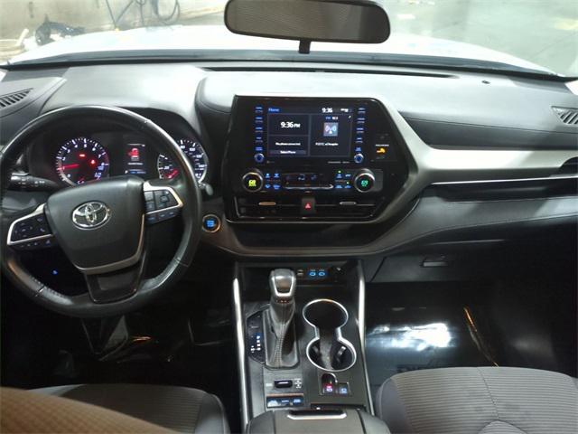 used 2022 Toyota Highlander car, priced at $31,900