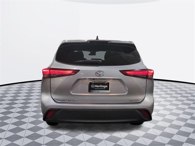used 2022 Toyota Highlander car, priced at $31,900