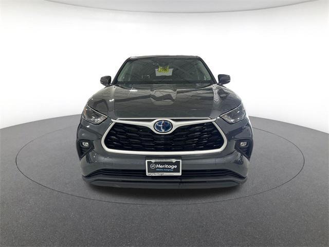 used 2022 Toyota Highlander Hybrid car, priced at $35,400