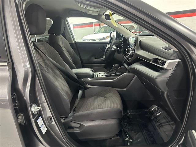 used 2022 Toyota Highlander Hybrid car, priced at $35,400