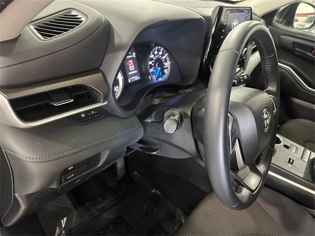 used 2022 Toyota Highlander Hybrid car, priced at $35,400