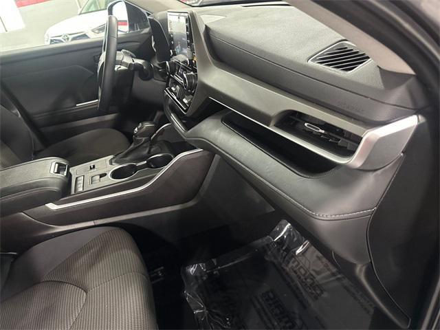 used 2022 Toyota Highlander Hybrid car, priced at $35,400