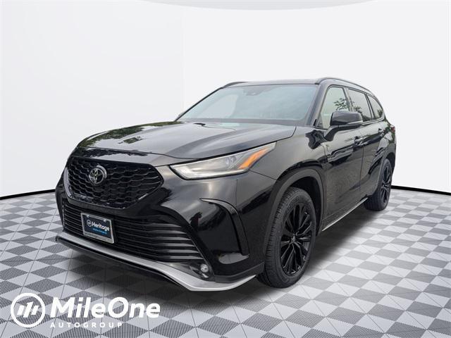 used 2023 Toyota Highlander car, priced at $41,400