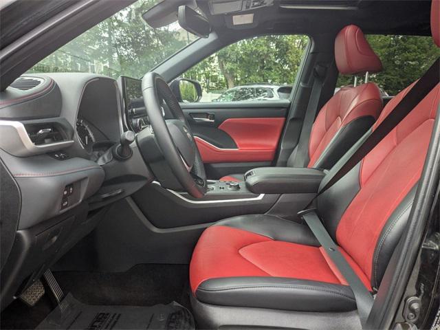 used 2023 Toyota Highlander car, priced at $41,400