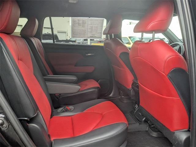 used 2023 Toyota Highlander car, priced at $41,400