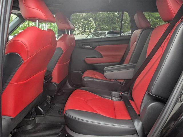 used 2023 Toyota Highlander car, priced at $41,400