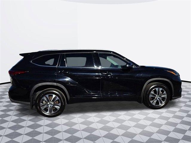 used 2021 Toyota Highlander car, priced at $32,500