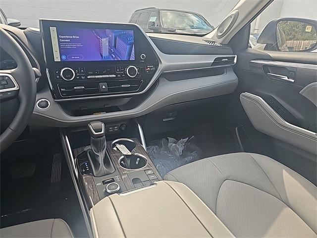 new 2024 Toyota Highlander car, priced at $54,288